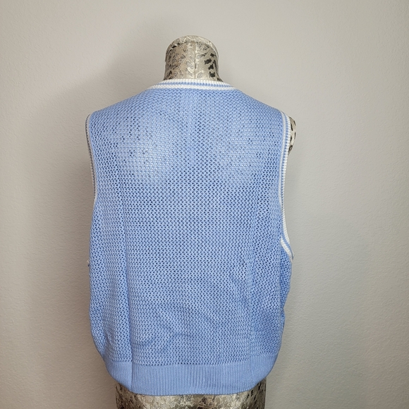 PINK Victoria's Secret Cambridge Knit Cropped Vest. - Picture 5 of 11
